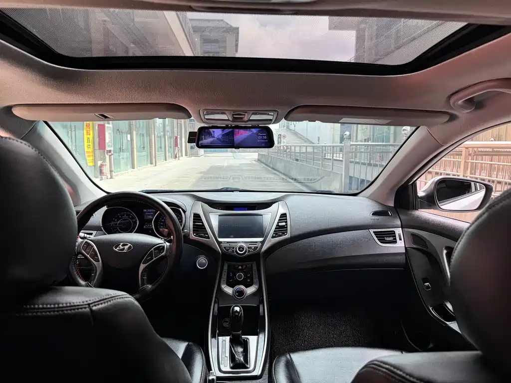 Hyundai Elantra Langdong 2015 — фото 12