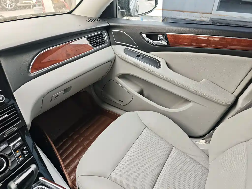 Hongqi H7 2016 — фото 16