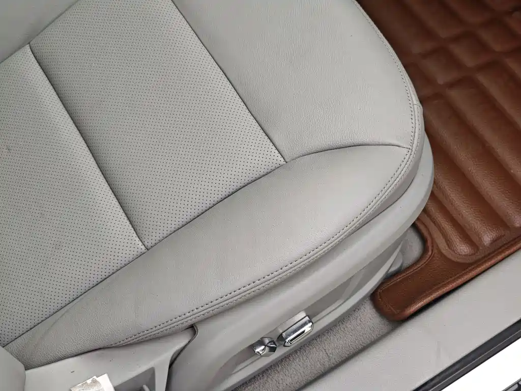 Hongqi H7 2016 — фото 17
