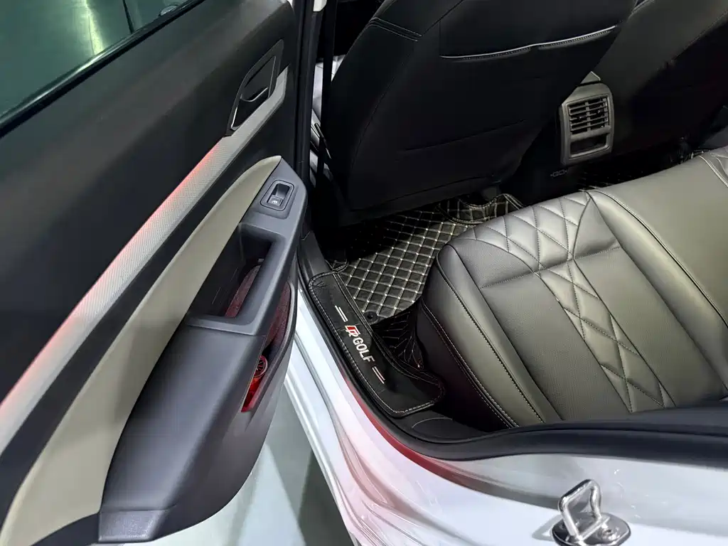 Volkswagen Golf 2024