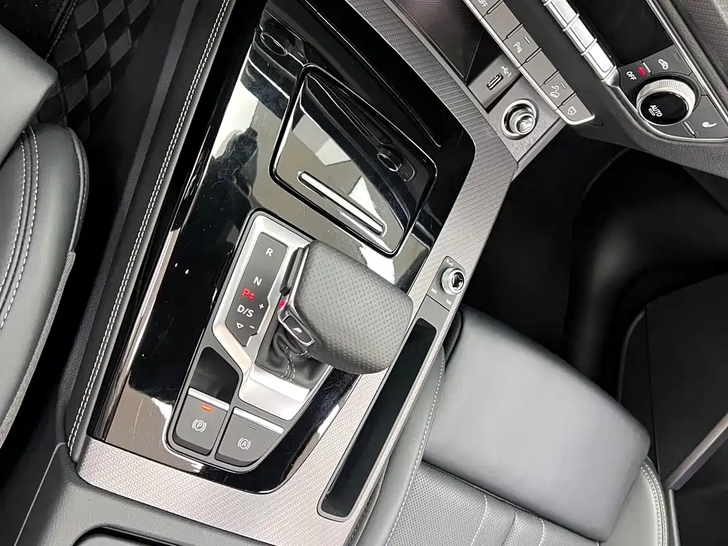Audi Q5L 2025 — фото 9