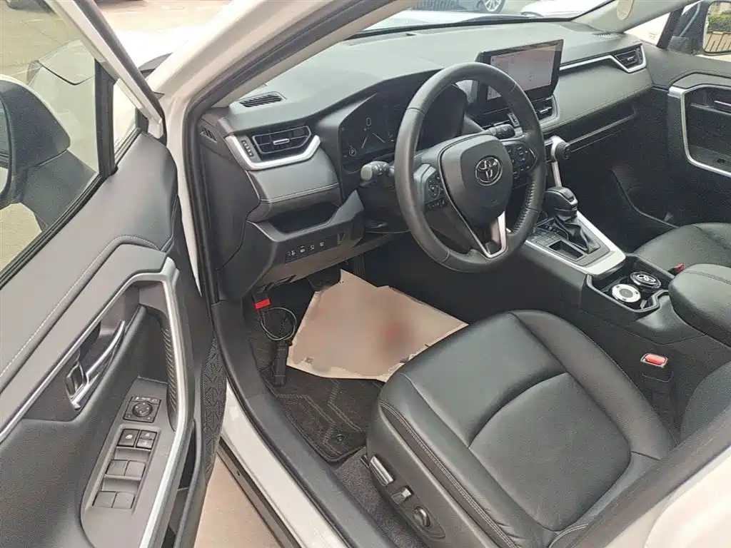 Toyota RAV4 2023 — фото 16
