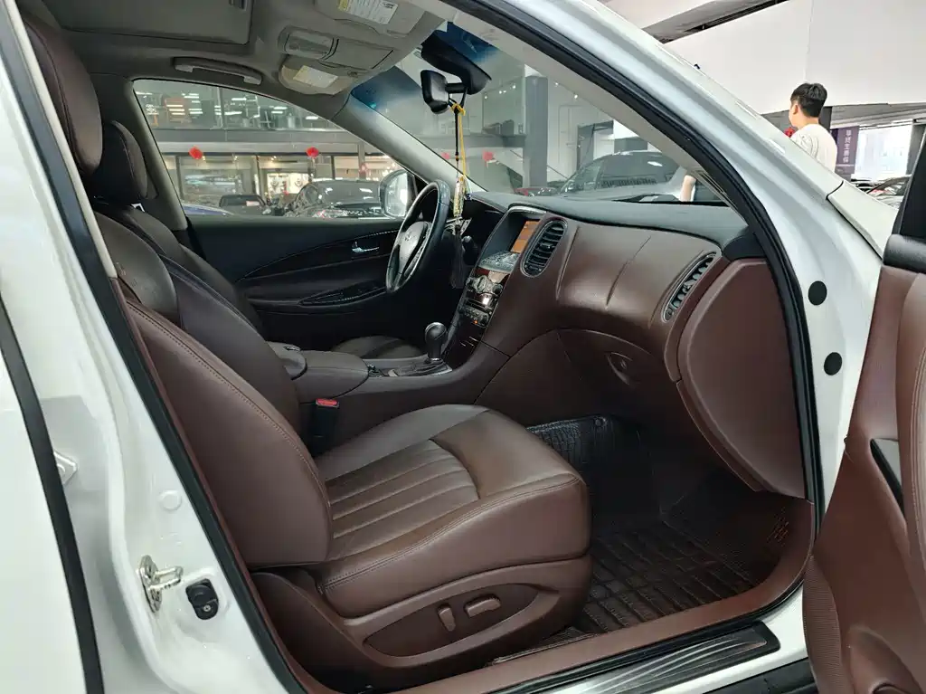 Infiniti QX50 2015 — фото 18