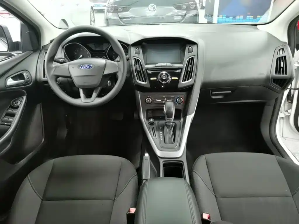 Ford Focus 2015 — фото 10