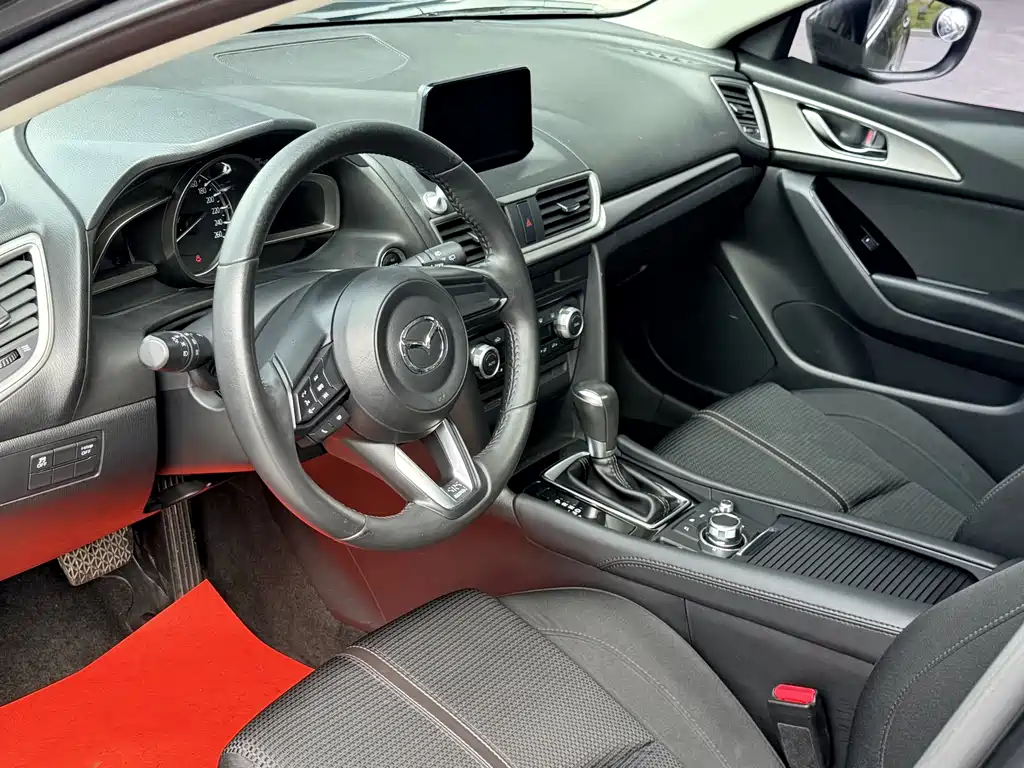 Mazda 3 Axela 2018 — фото 12