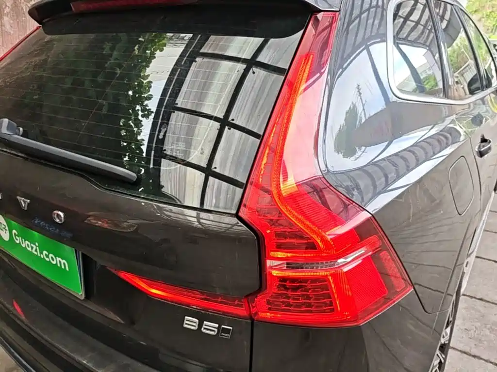 Volvo XC60 2022 — фото 8