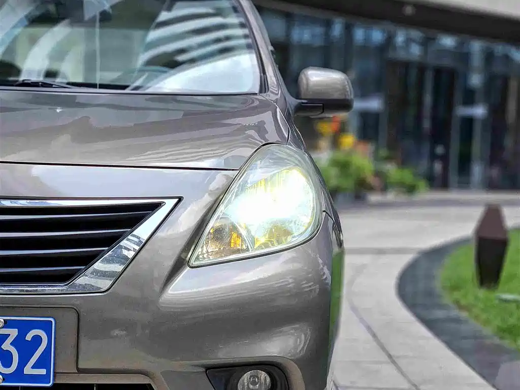 Nissan Sunny 2012 — фото 18