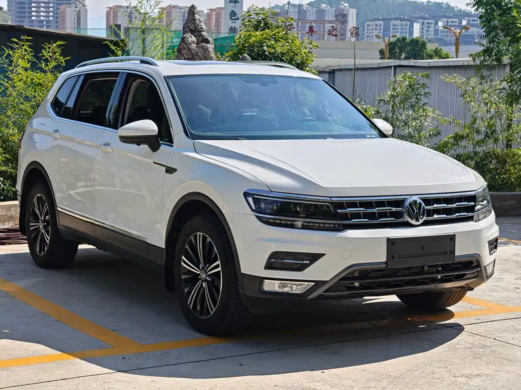 Volkswagen Tiguan L 2017 — фото 3