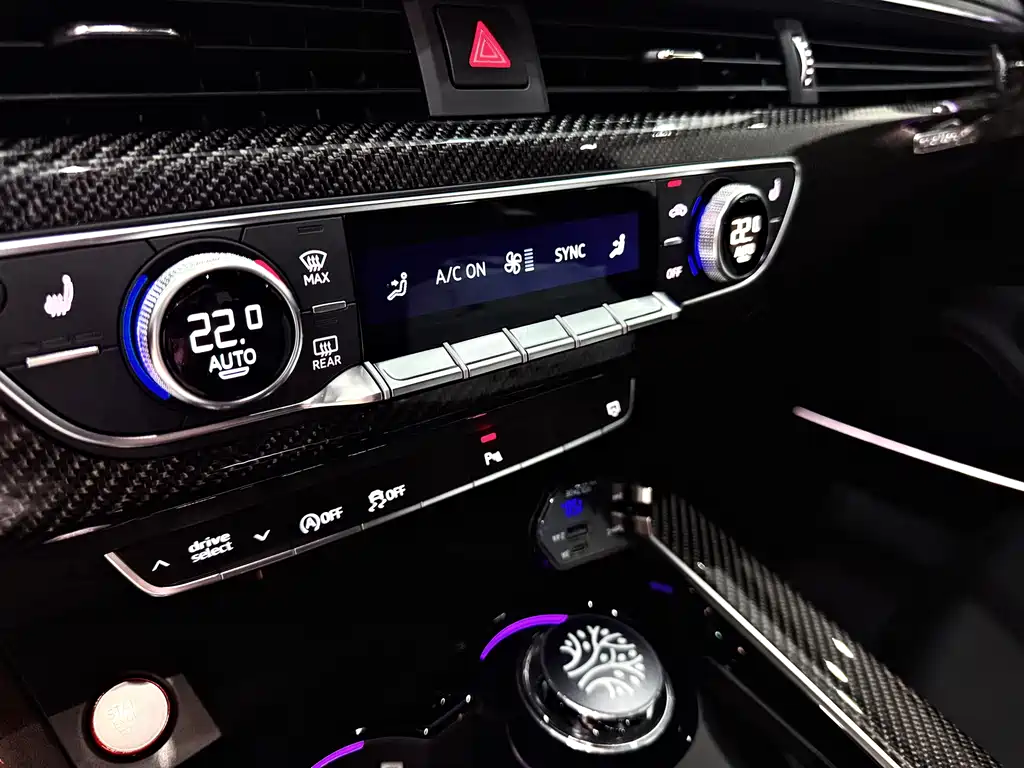 Audi RS 4 2025 — фото 19