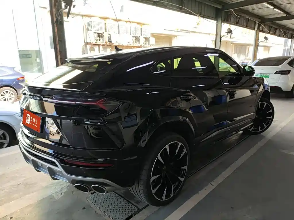 Lamborghini Urus 2020 — фото 2