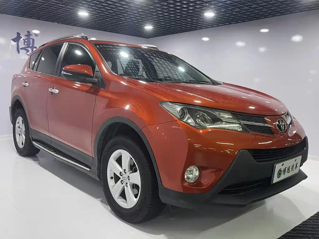 Toyota RAV4 2013 — фото 3