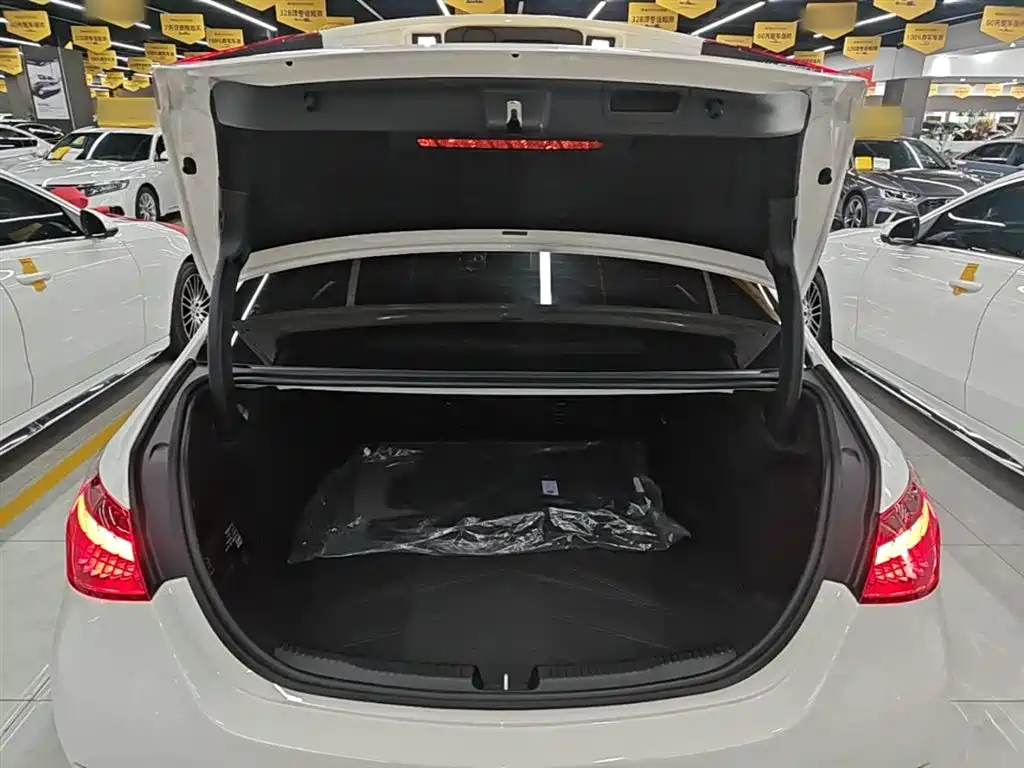 Mercedes-Benz C-Class 2025 — фото 18