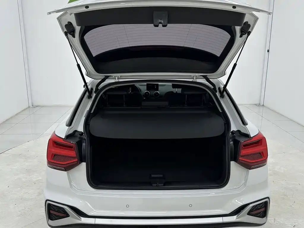 Audi Q2L 2023 — фото 15
