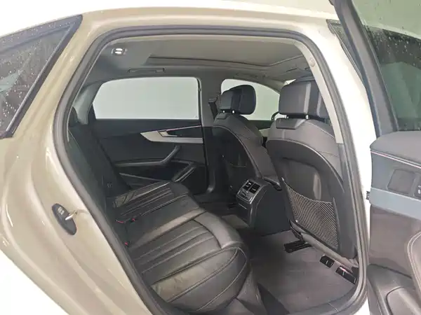 Audi A4L 2023