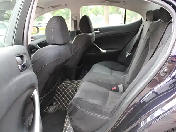 Lexus IS 2010