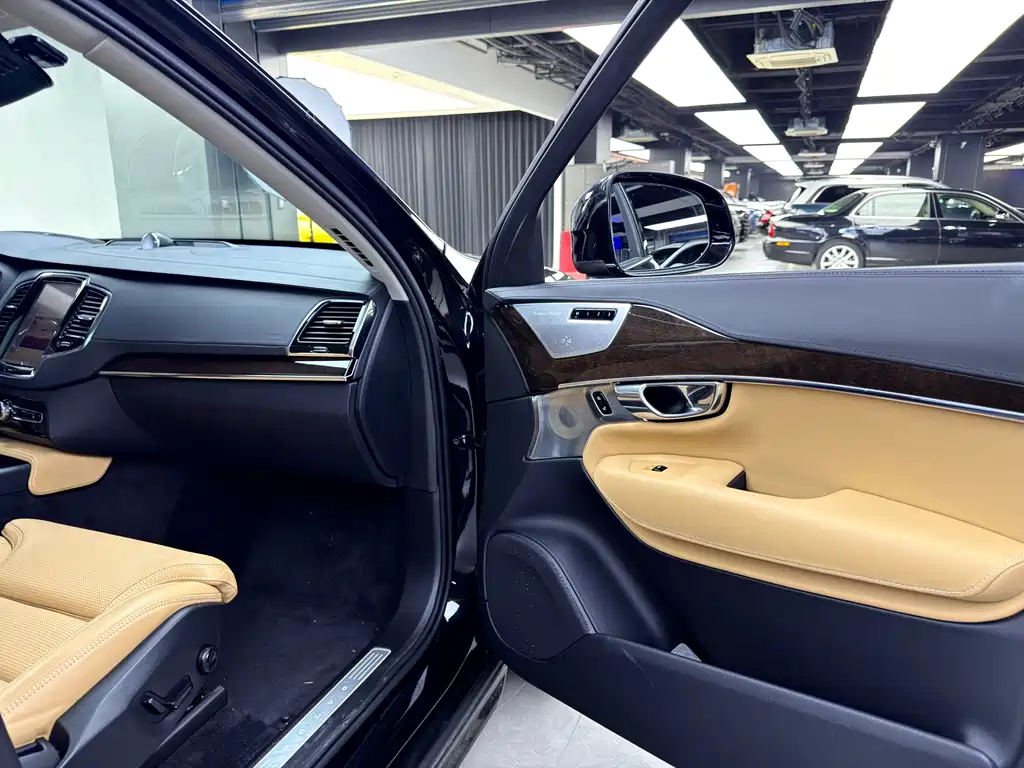 Volvo XC90 2016 — фото 16