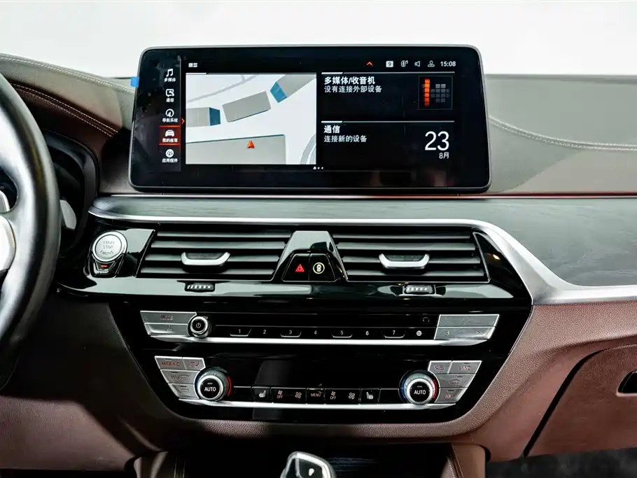 BMW 5 Series 2022 — фото 13