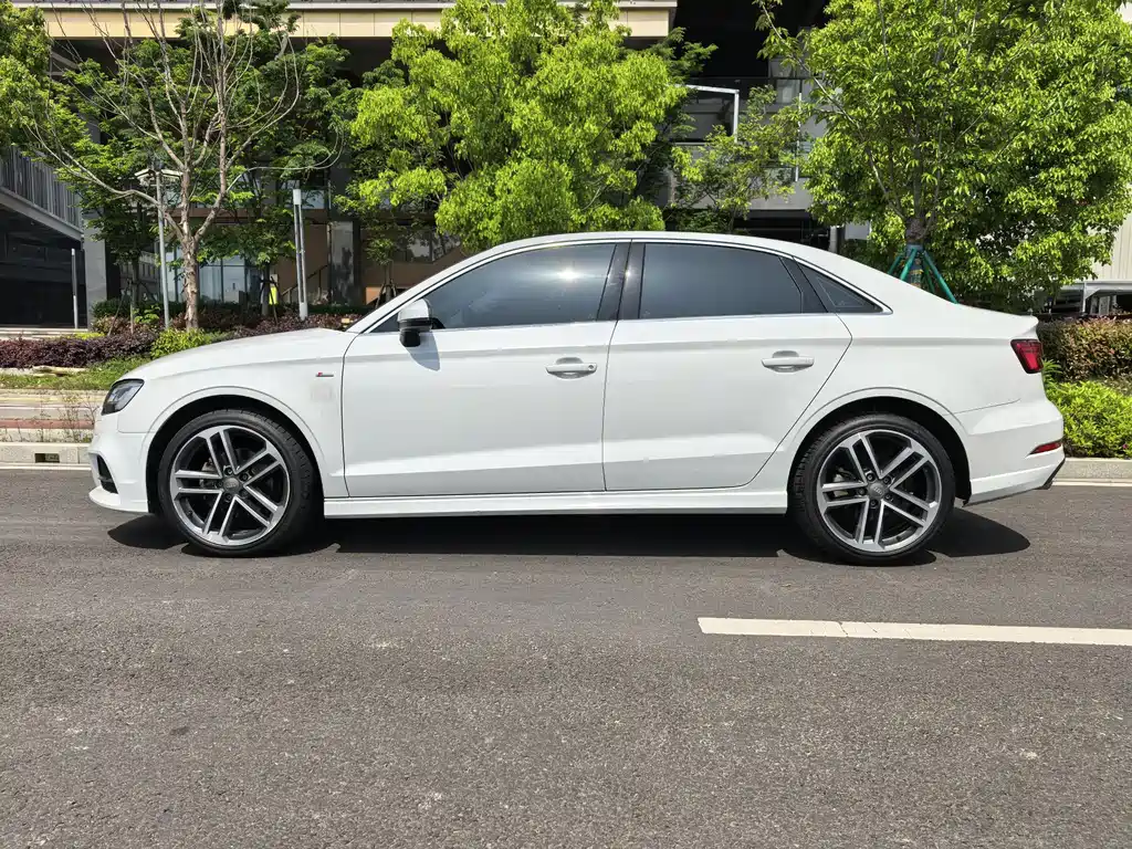 Audi A3 2019 — фото 10