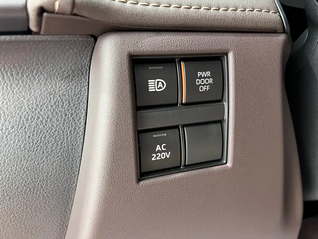 Toyota Alphard 2024 — фото 17