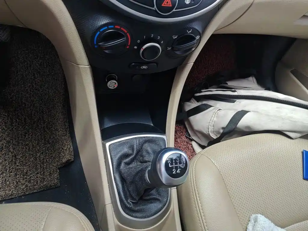 Hyundai Accent 2015 — фото 10