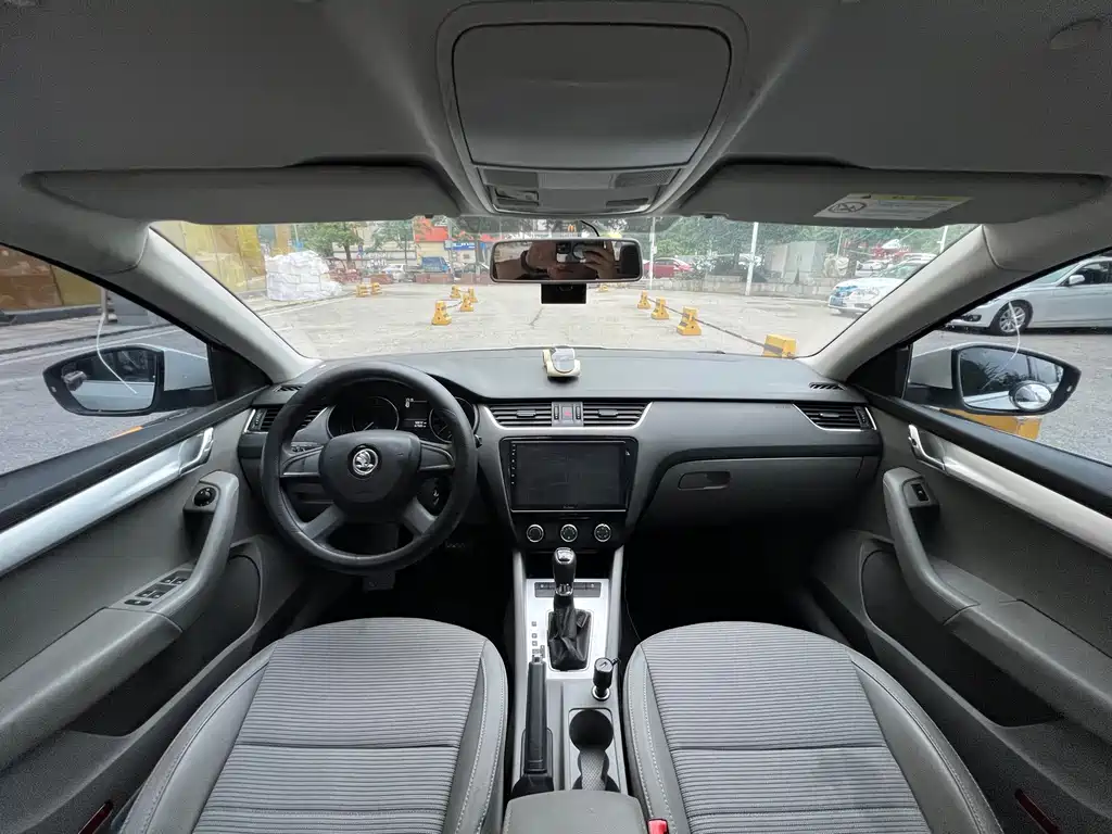 Skoda Octavia 2015 — фото 9