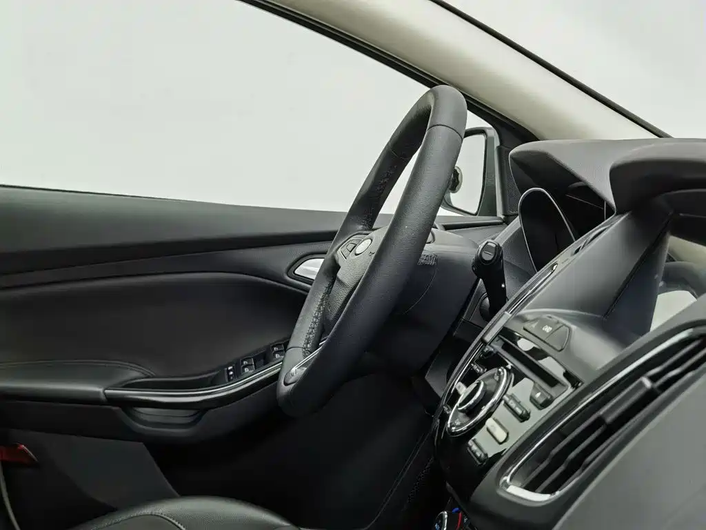 Ford Focus 2016 — фото 22