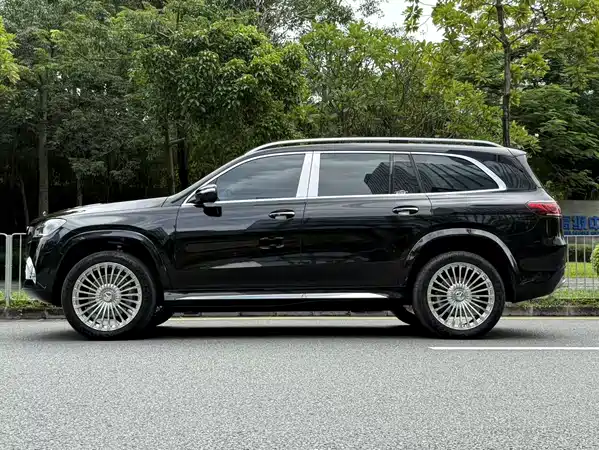 Mercedes-Benz GLS 2023