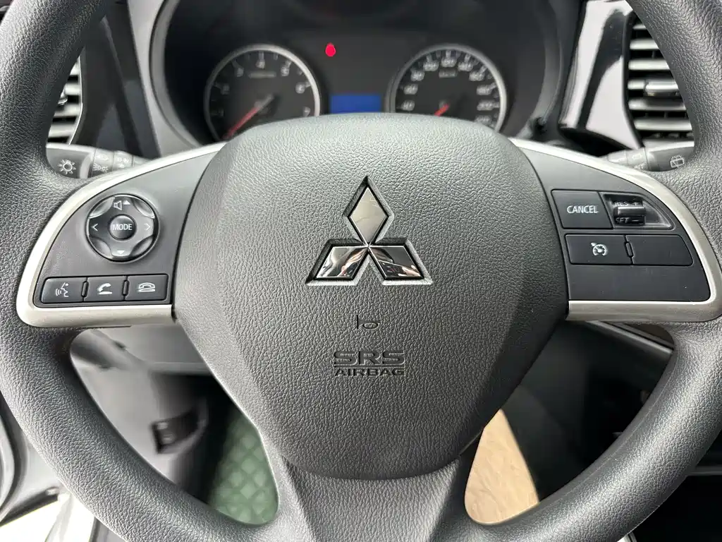 Mitsubishi Outlander 2023 — фото 14
