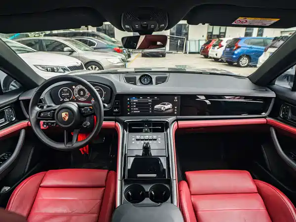 Porsche Panamera 2025
