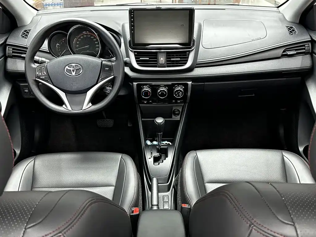 Toyota Yaris L 2022 — фото 11