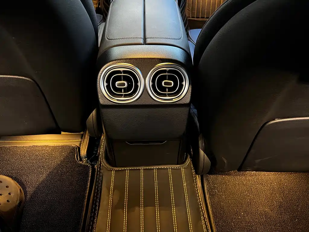 Mercedes-Benz C-Class 2023 — фото 15