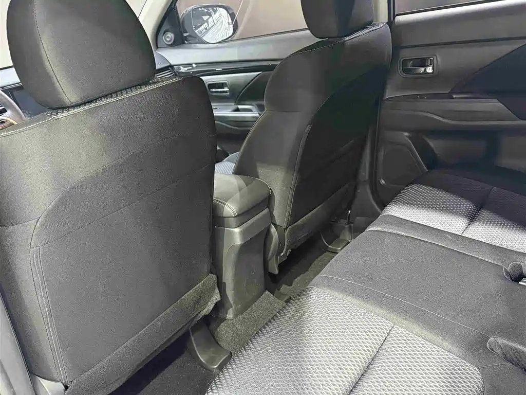 Mitsubishi Outlander 2022 — фото 10