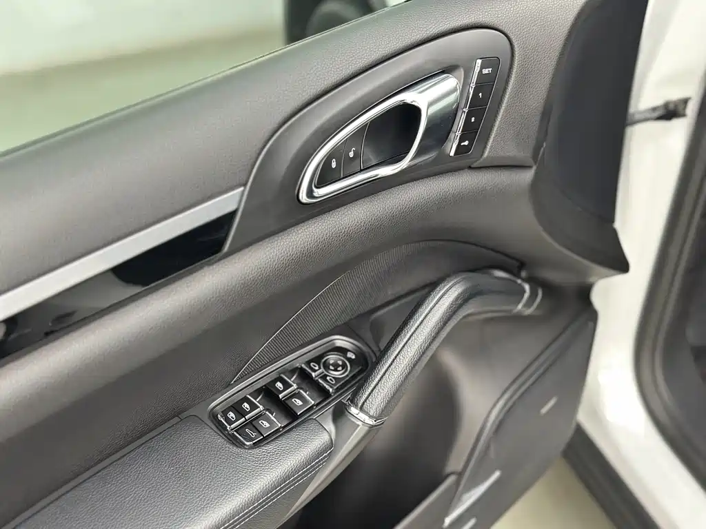 Porsche Cayenne 2015 — фото 19