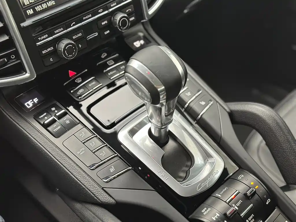 Porsche Cayenne 2015 — фото 25