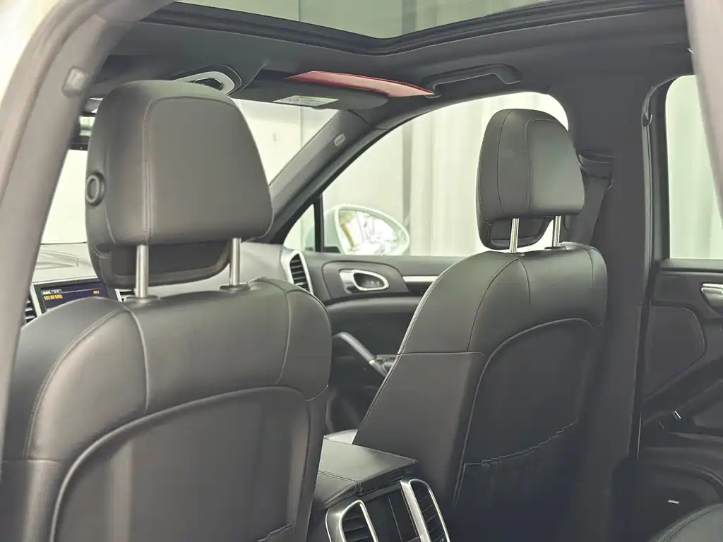 Porsche Cayenne 2015 — фото 30