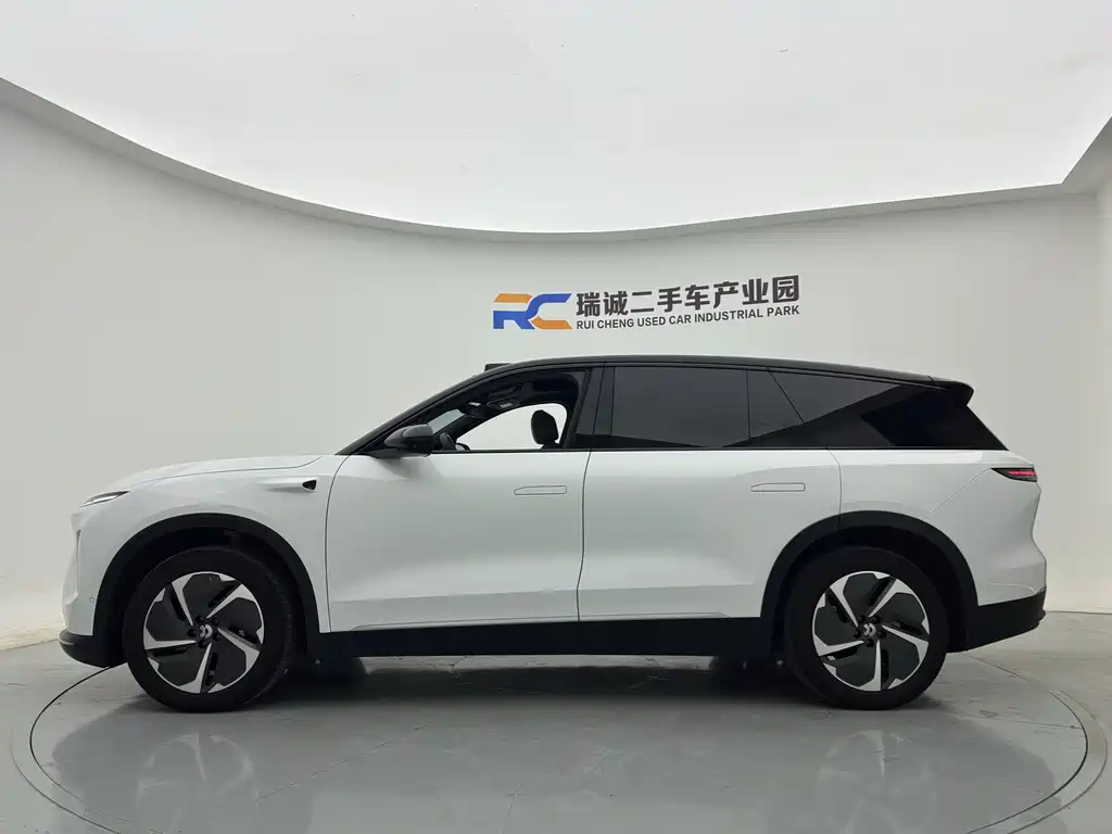 NIO ES8 2023