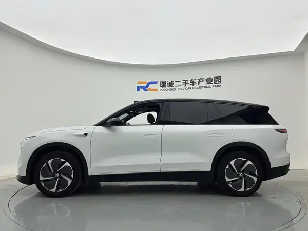 NIO ES8 2023