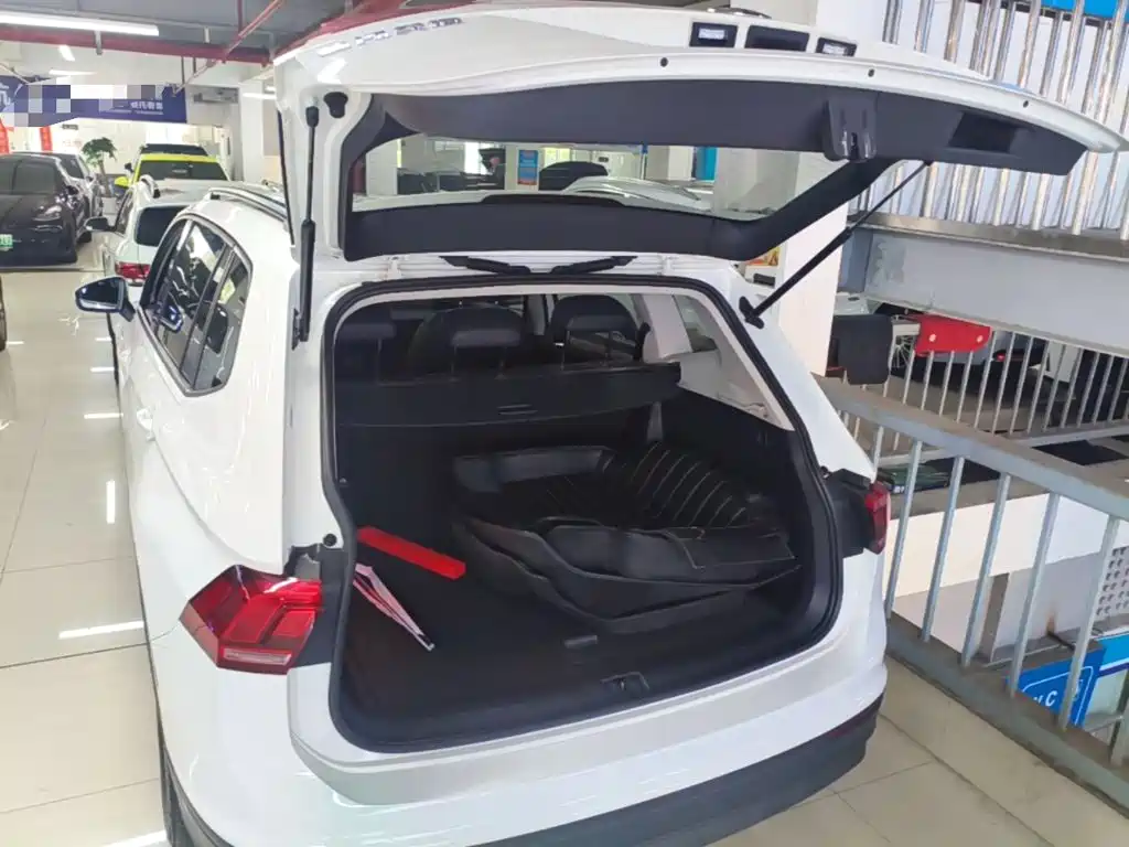 Volkswagen Tiguan L 2018 — фото 19