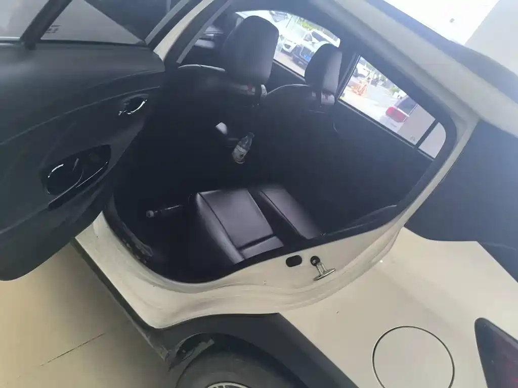 Toyota Yaris L 2023 — фото 8