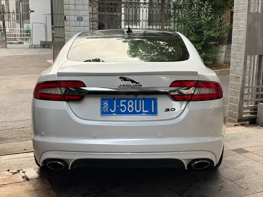 Jaguar XF 2015 — фото 4