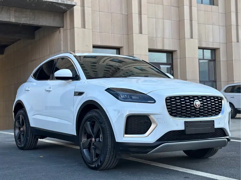 Jaguar E-PACE 2025 — фото 3