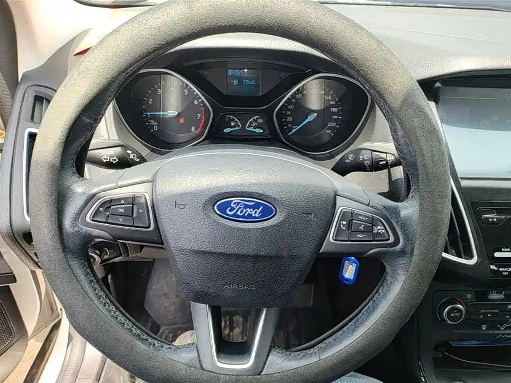 Ford Focus 2016 — фото 10