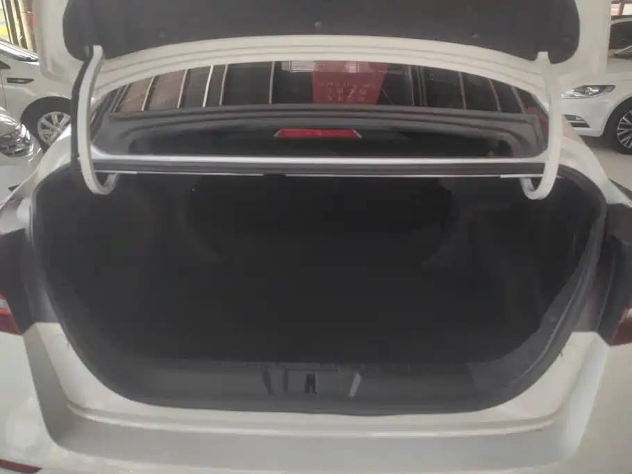 Geely Emgrand 2021