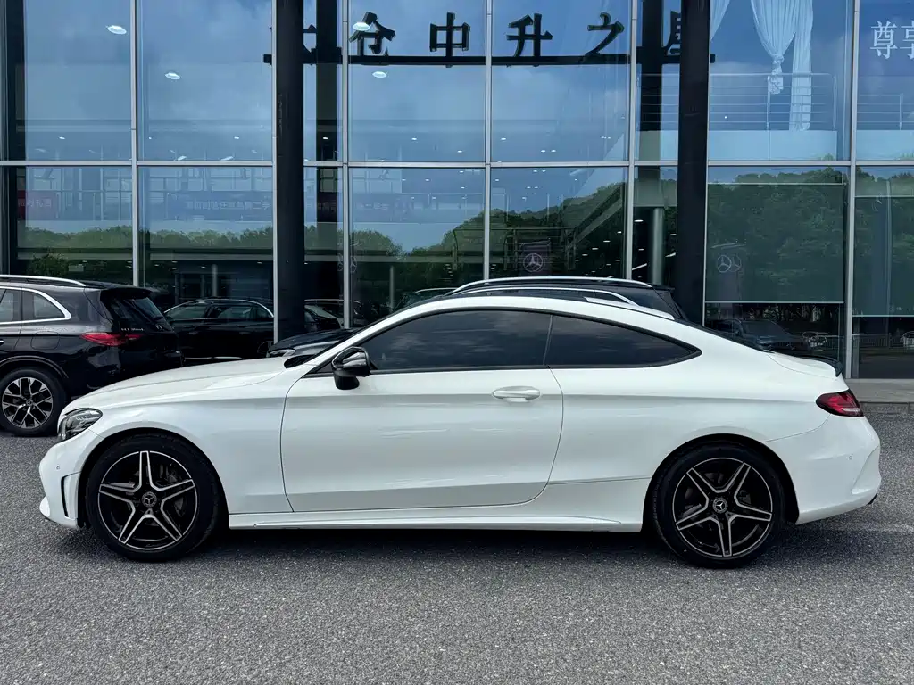 Mercedes-Benz C-Class 2023 — фото 7