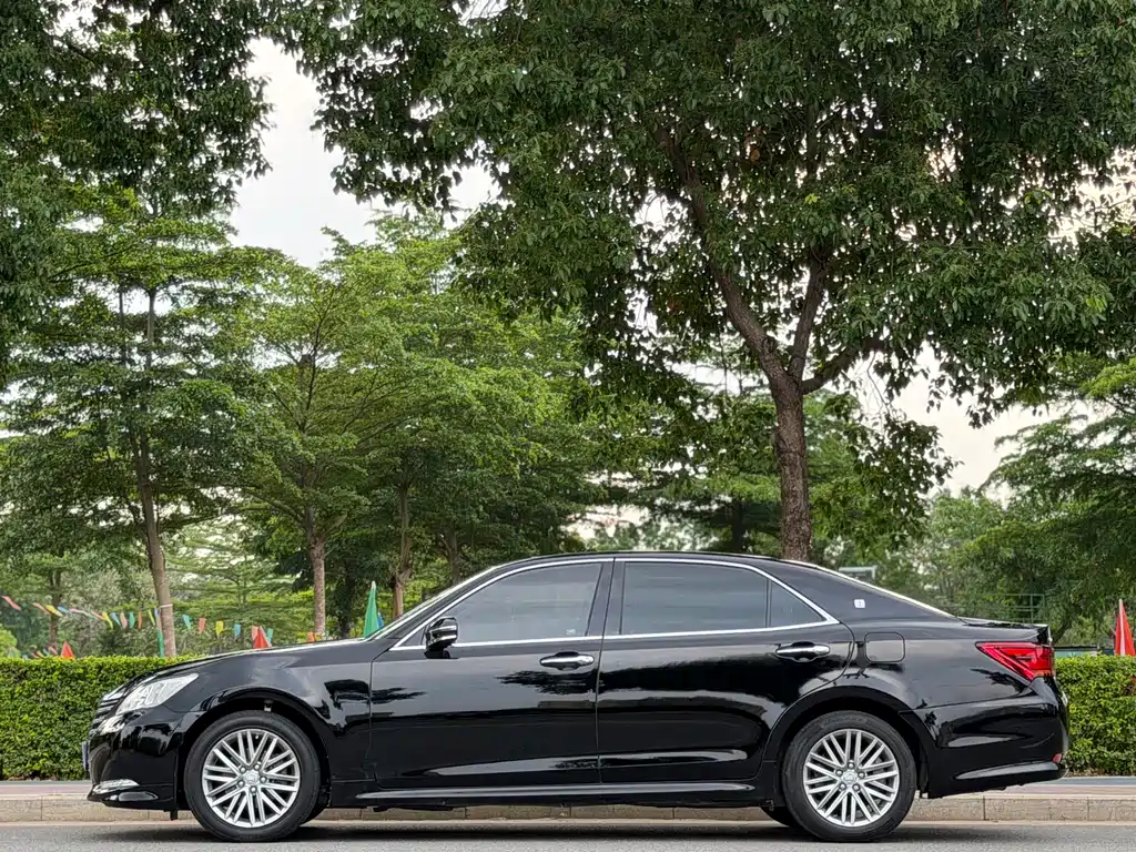 Toyota Crown 2017 — фото 10