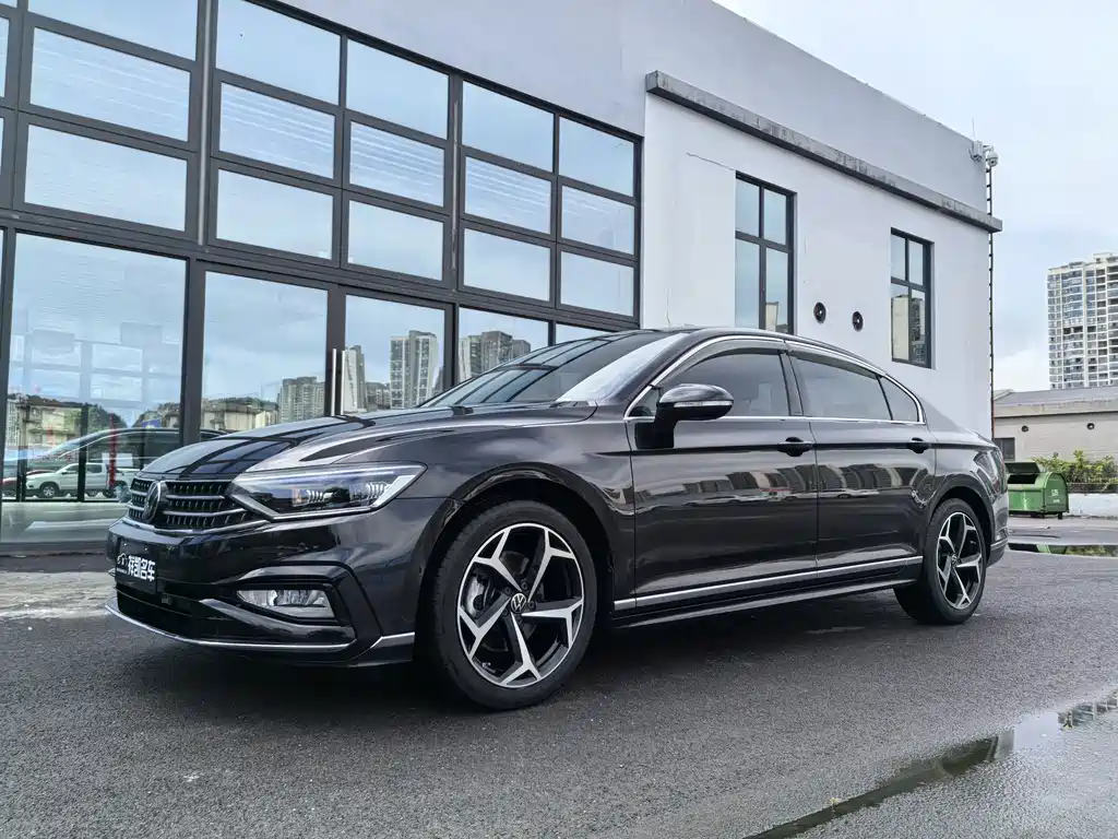 Volkswagen Magotan 2025