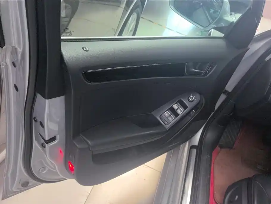 Audi A4L 2012