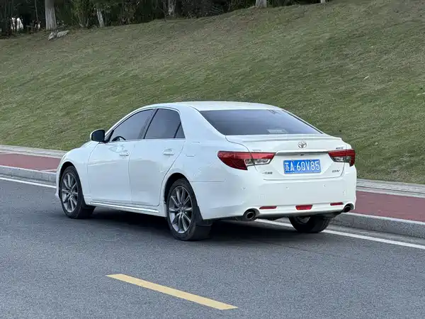 Toyota Reiz 2013