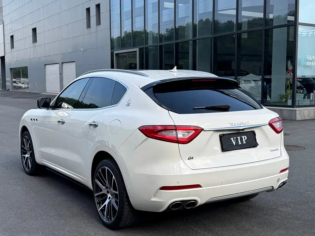 Maserati Levante 2018 — фото 25