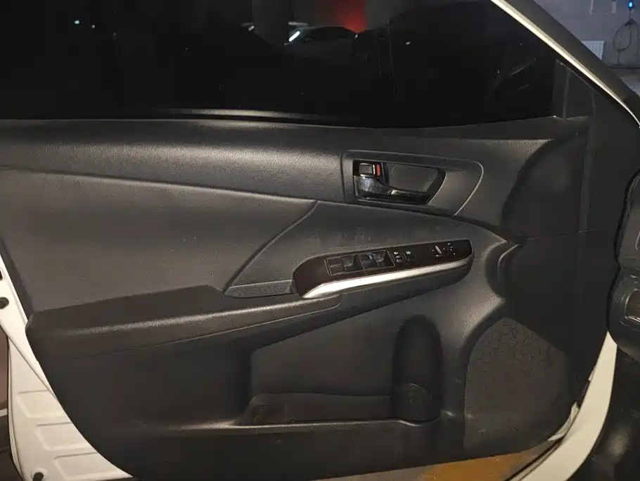 Toyota Camry 2015 — фото 7